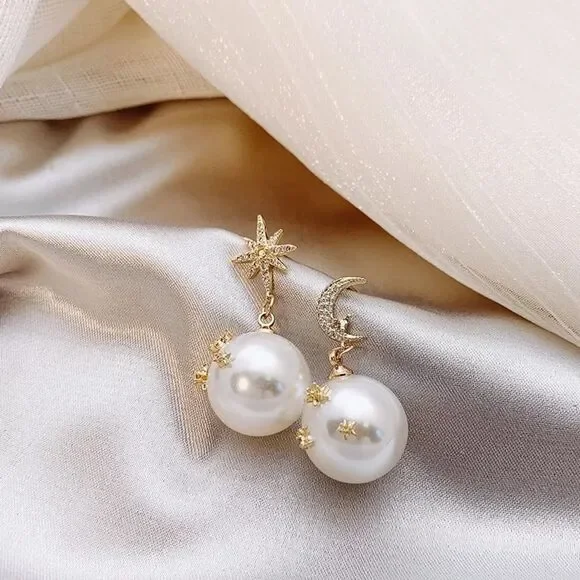 ✨ Star and moon 🌙 pearl earrings - Picture 2 of 3